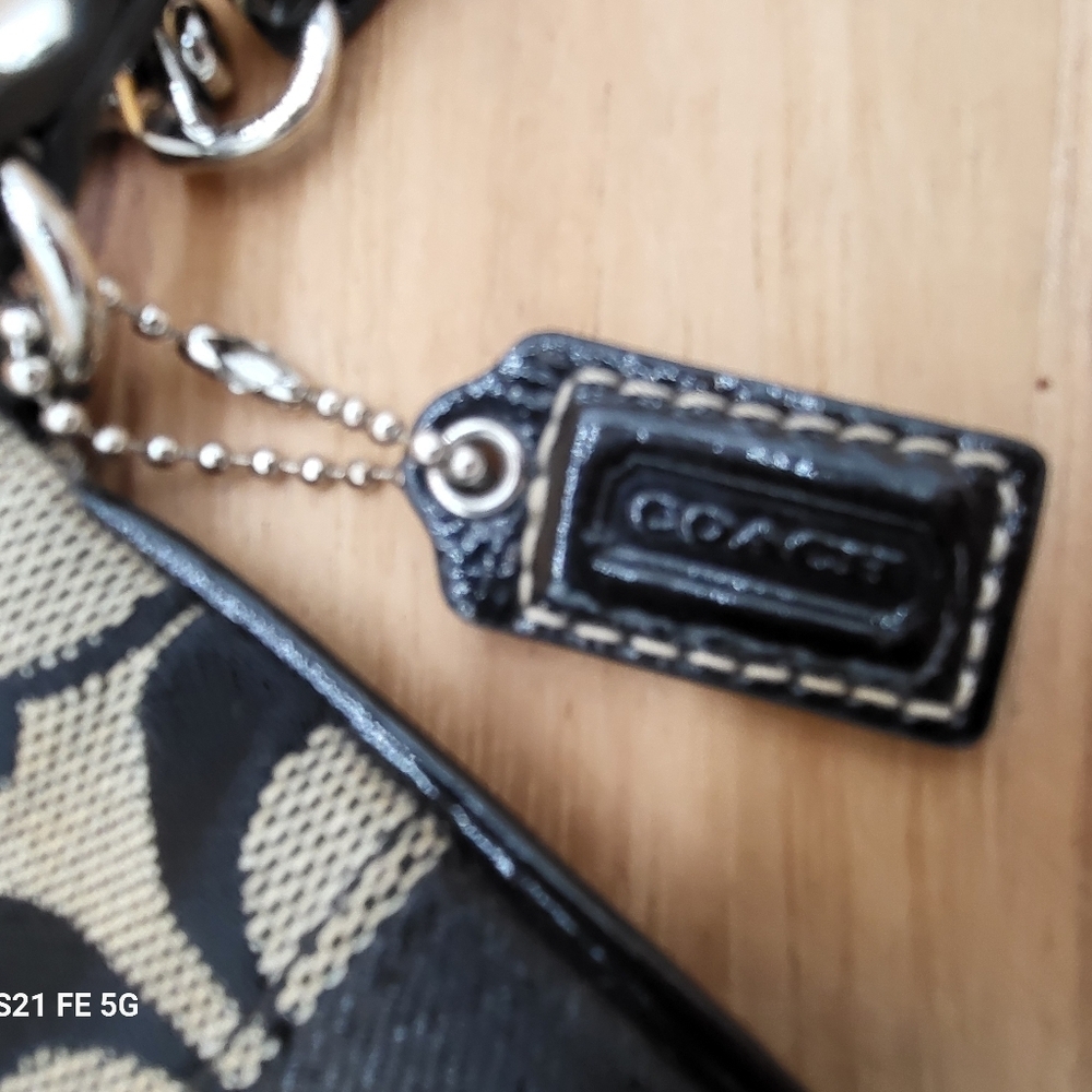 Coach Black Signature Logo Wristlet, EUC, Looks Brand New 6x4 - Picture 4 of 5